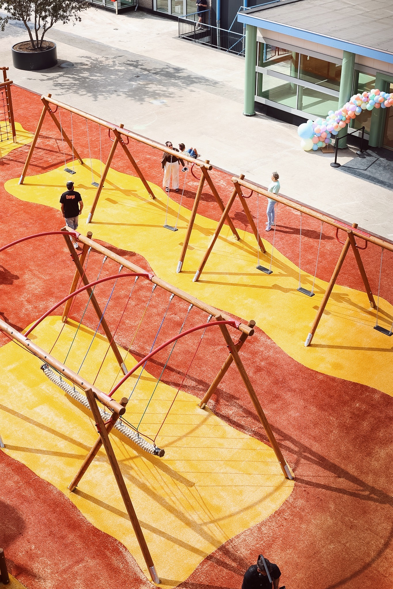 Kinderen spelen in de speeltuin van Spelen bij Beelen
